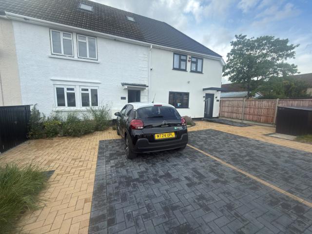 Four bedroom house with three toilet and shower Family house