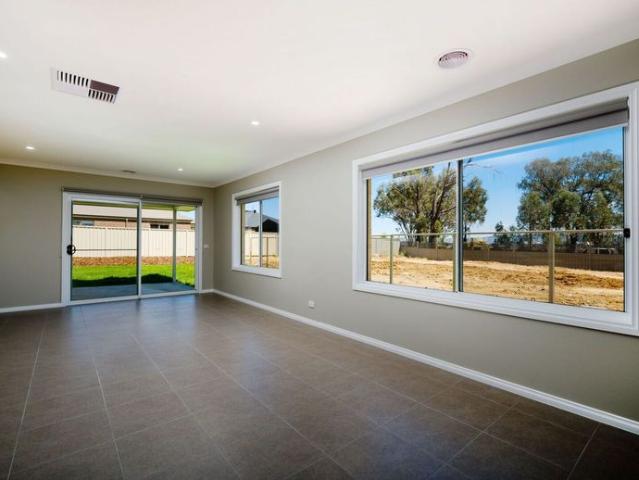 FOUR BEDROOM HOME WITH ALL THE EXTRAS