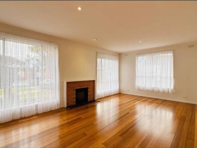 Four Bedroom Home with Gardening Included – Shops & Train Station at Your Door