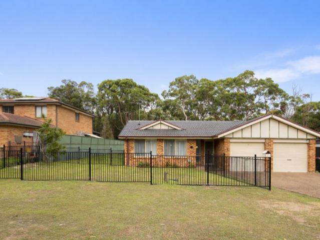 Four bedroom home with large backyard in Anna Bay