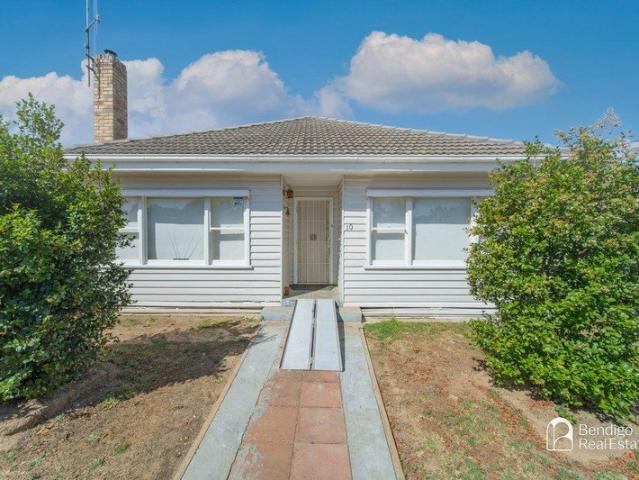 FOUR BEDROOM HOME WITH LARGE BACKYARD IN LONG GULLY