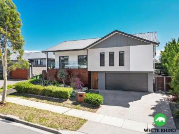 Four Bedroom Home with Superb Views & Ideal Location!