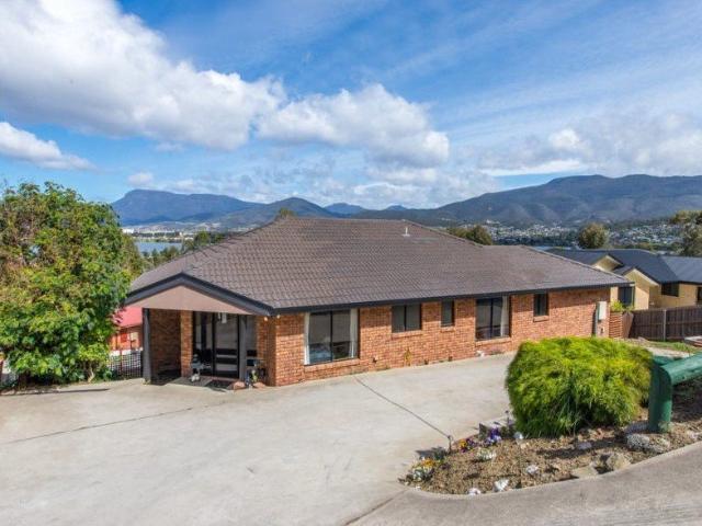 Four Bedroom Home with Spectacular River & Mountain Views