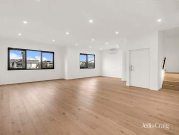 Four Bedroom Home with Waterviews in Williamstown North