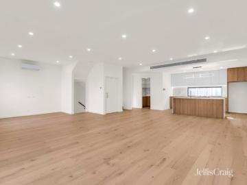 Four Bedroom Home with Waterviews in Williamstown North