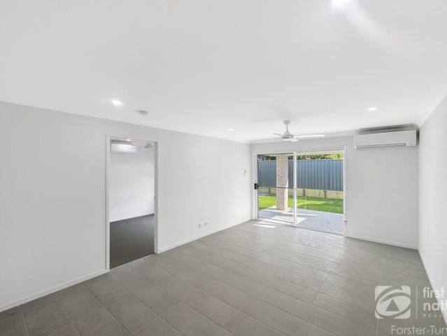Four Bedroom Home Close to Schools, Shops & Beaches