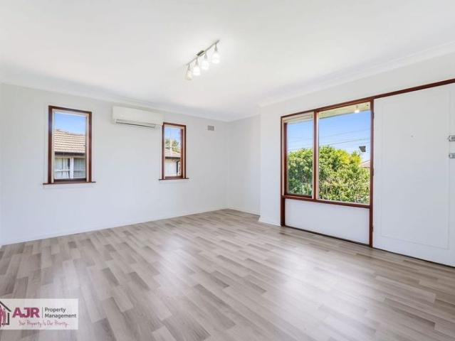 Four Bedroom Home Good Location Cloe to Schools