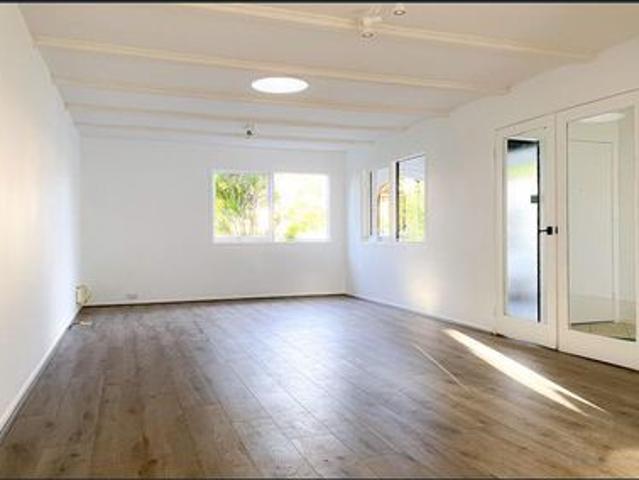 Four Bedroom Home in Vicinity of Schools, Ideal for Families