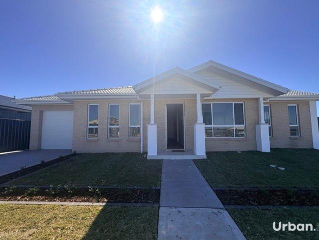 Four bedroom Home in Lochinvar