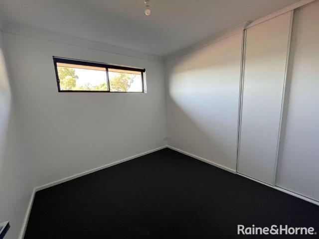 Four bedroom home in Para Hills!