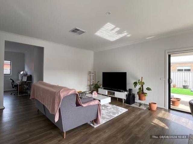 FOUR BEDROOM HOME LOW MAINTENANCE !