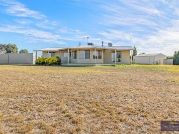 Four bedroom home on small acreage for those wanting the peace and quiet of living in the Yass Valley
