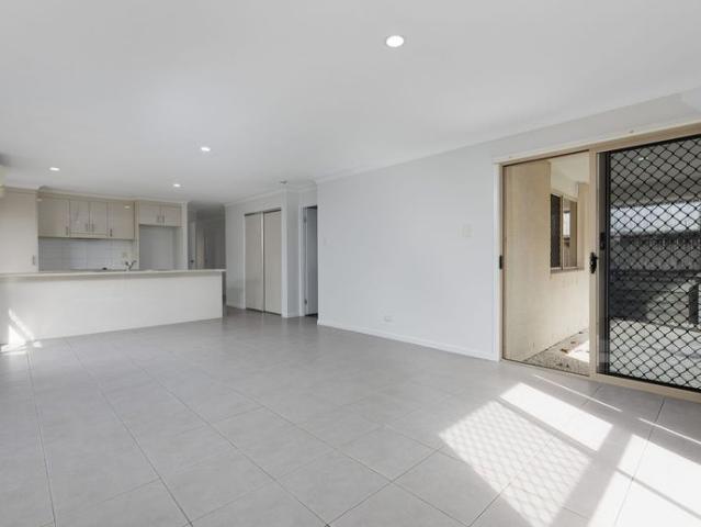 Four bedroom home Prime North Lakes Location