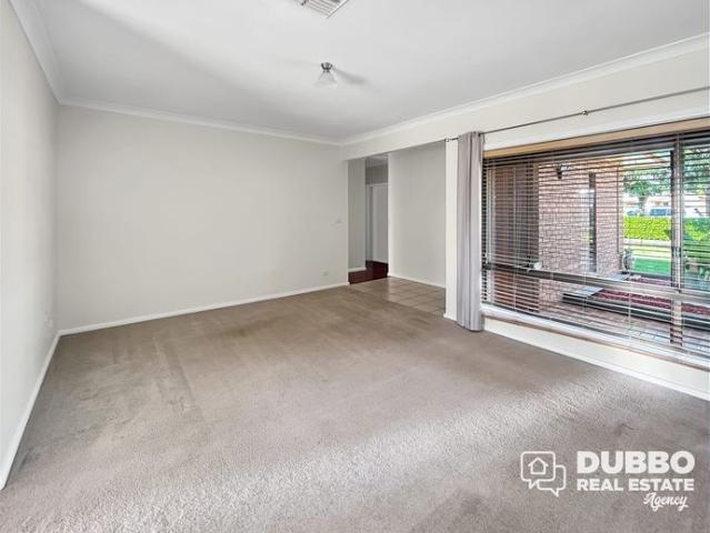 LARGE FOUR BEDROOM IN EAST DUBBO