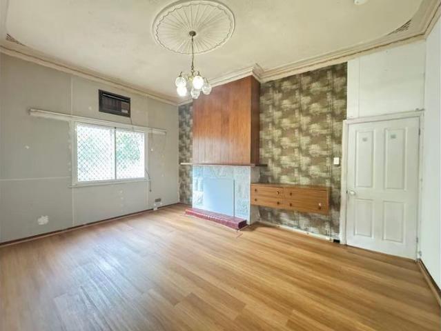 Four bedroom one bathroom home with Plenty of Outdoor Space