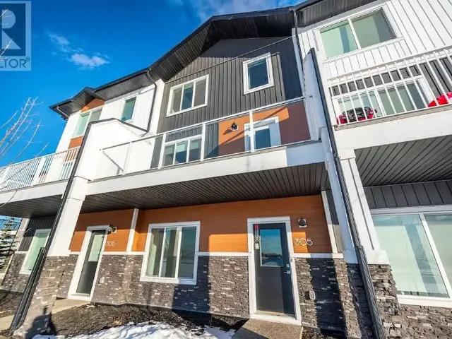 Four bedroom open concept three story walk up. — 4 Bedrooms Townhouse