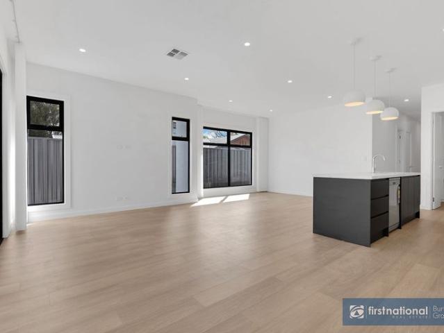 FOUR BEDROOM, MODERN, EXECUTIVE TOWNHOUSE