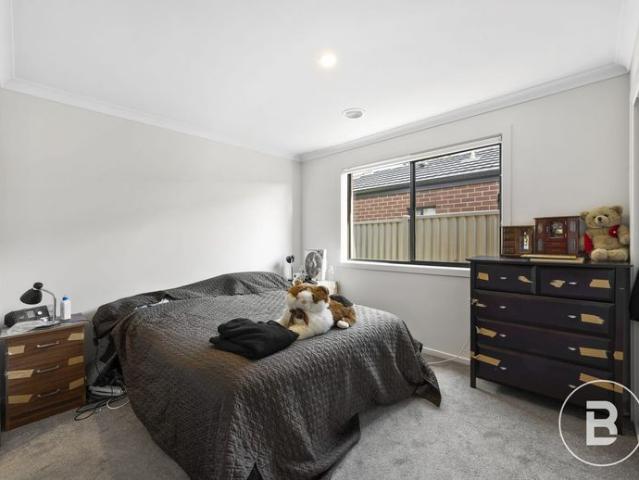 FOUR BEDROOM MODERN FAMILY LIVING WITH STYLE AND CONVENIENCE