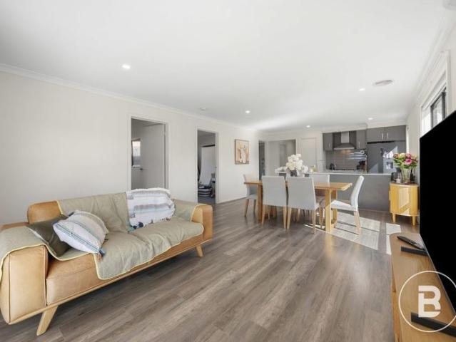 FOUR BEDROOM MODERN LIVING IN A GREAT BONSHAW LOCATION