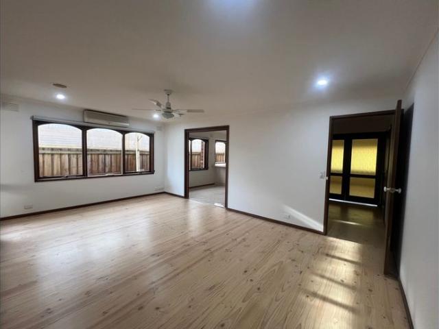Four Bedroom Spacious Family Living in a Convenient Bell Park Location