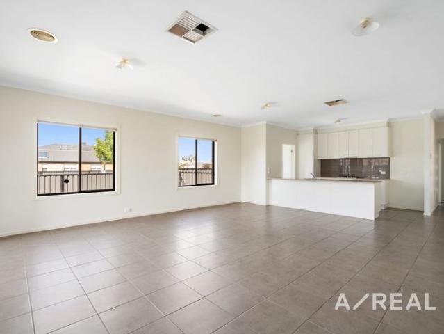 Four Bedroom Spacious Home in Craigieburn