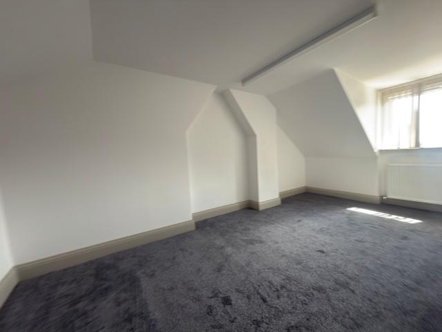 Four bedroom Split level Flat close to High Street Ilford £2400 pcm