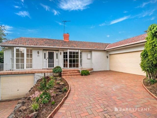 Four Bedroom Plus Study Spacious Family Home !