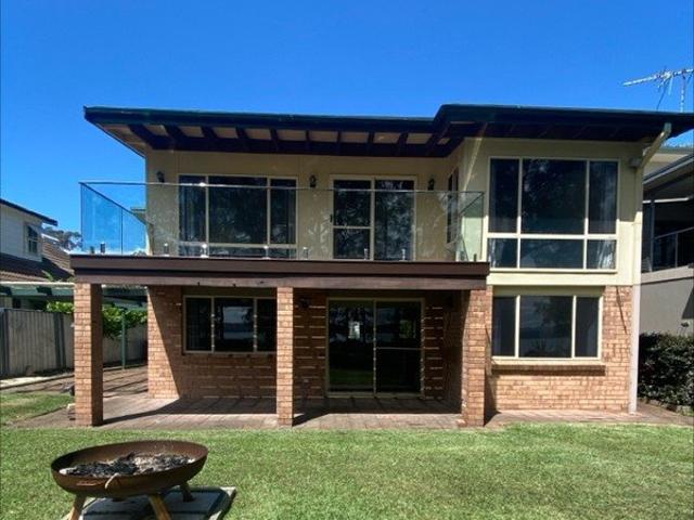 Four bedroom waterfront reserve