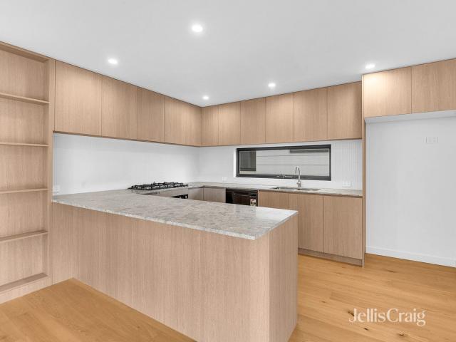 Four Bedroom Townhouse in Brunswick West with City Views