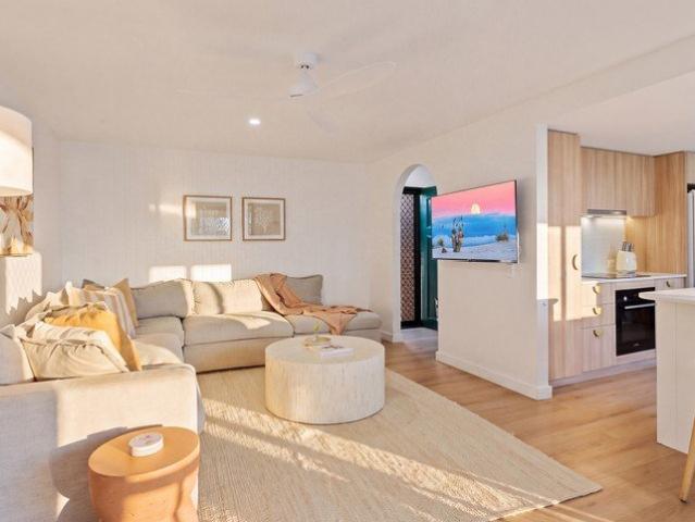 Four Bedroom Townhouse in Heart of Burleigh