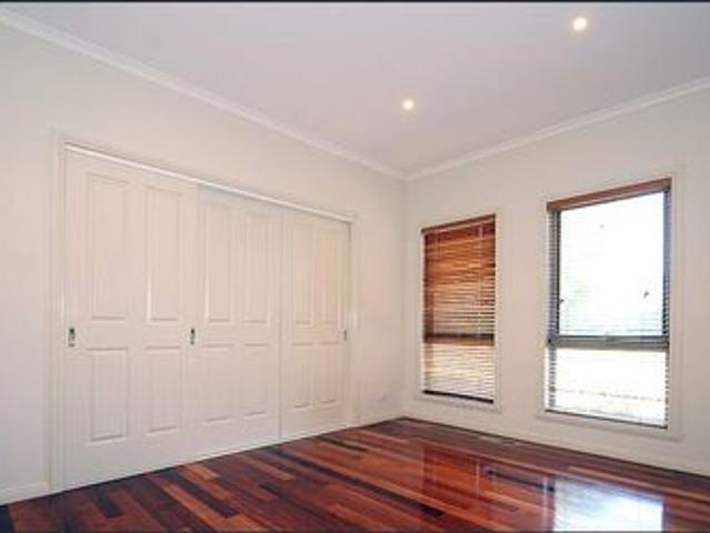 Four Bedroom Townhouse in Quiet Location