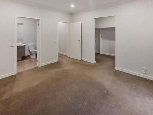 Four bedroom Townhouse Perfect Blend Of Family Living With The Convenient Location