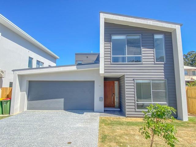 FOUR BEDROOM TOWNHOUSE WITH TWO LIVING SPACES