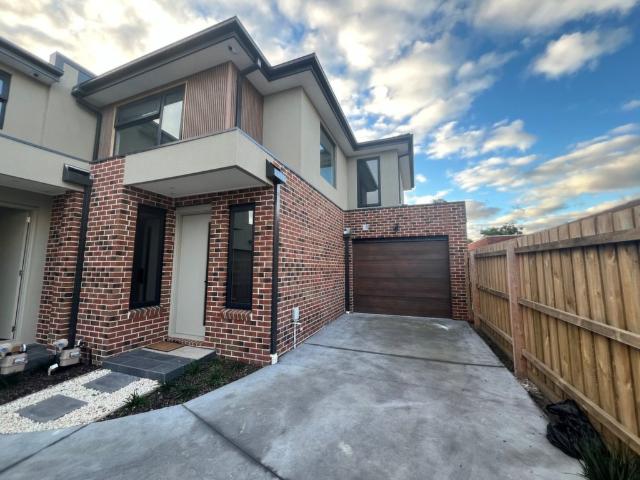 Four Bedroom Three Bathroom Brand New Beauty Metres from Monash Medical Centre