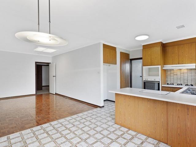FOUR BEDROOM, TWO BATHROOM REAR UNIT WITH LOTS OF FEATURES! | FLARE REAL ESTATE