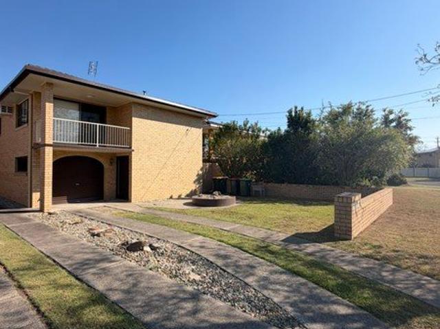 FOUR BEDROOM UNIT CENTRALLY LOCATED