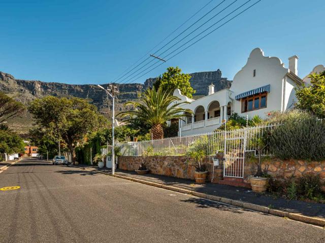 Four bedroomed house to rent in Oranjezicht