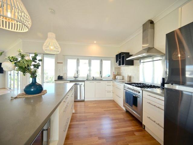 Four Bedrooms Ocean Views In Old Bar