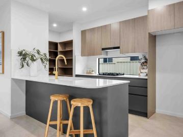 Brand new Lakeside Living Four Bedrooms by the Foreshore