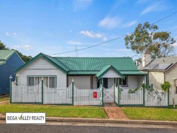 FOUR BEDROOMS CHARACTER COMFORT CONVENIENCE