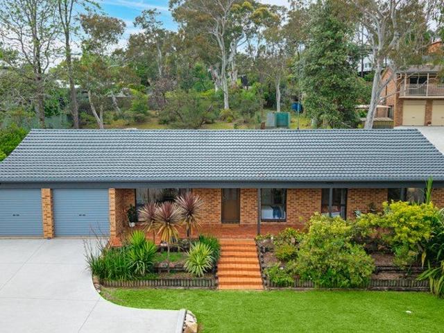Four Bedrooms, Double Garage, Single LevelAll on 1,762m² in Blaxland