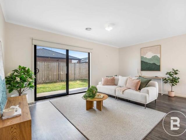 FOUR BEDROOMS, TWO LIVING IN WINTER VALLEY