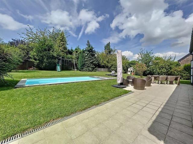 FOUR FIR TREE 4 bedroom villa with swimming pool!