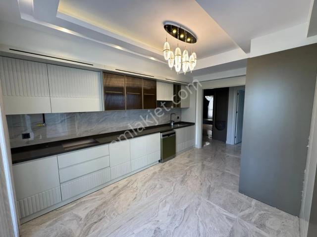 Four Land'den Kent Meydanı Yanı 3,5+1 Sıfır Satılık Daire