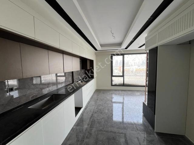 Four Land'den Urfa Yolu Üzerinde 3,5+1 Lüx Satılık Daire