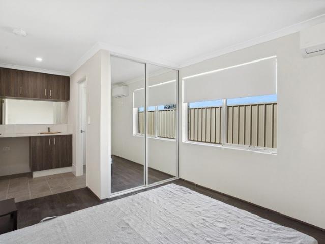 ONE ROOM AVAILABLE SHARE HOUSE $350