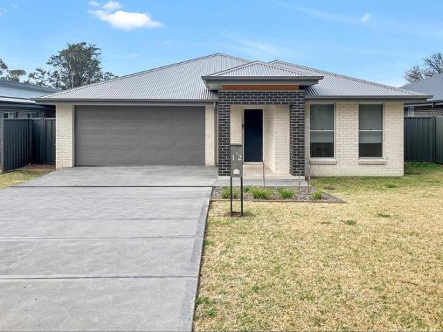 Spacious Family Home, Four Bedrooms & One Week's Free Rent!