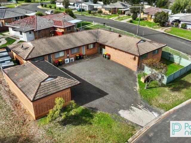 Four Unit Investment with Multiple Income Streams in Oxley Vale