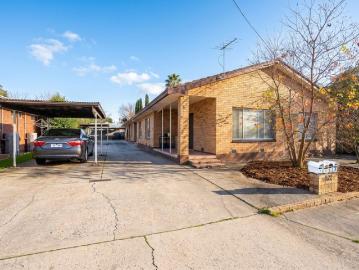 Four well maintained units on a single title, in the heart of central Albury