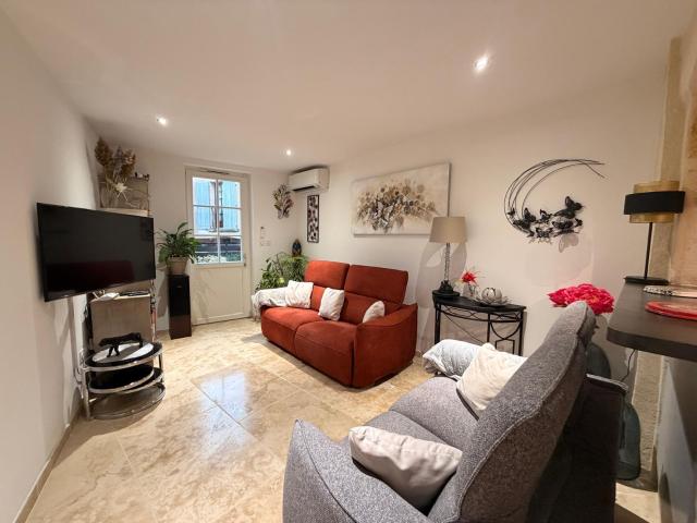 FOURNES Splendide maison de village de 185m2 avec terrasses et garage